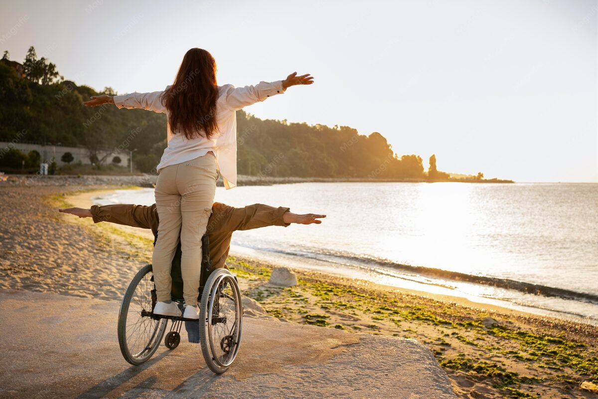 Homme et femme en situation de handicap profitant d'un séjour de vacances